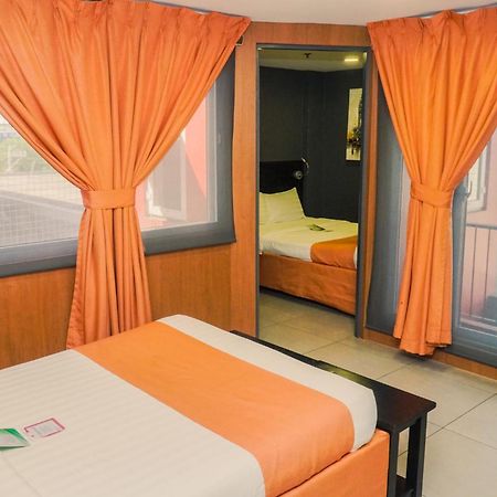Jade Hotel And Suites Makati City Exterior photo