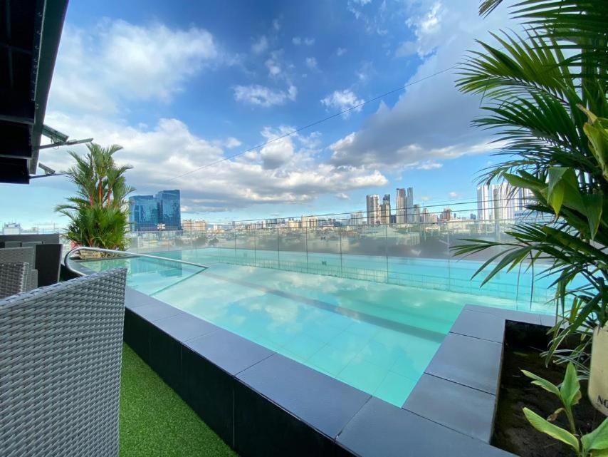 Jade Hotel And Suites Makati City Exterior photo