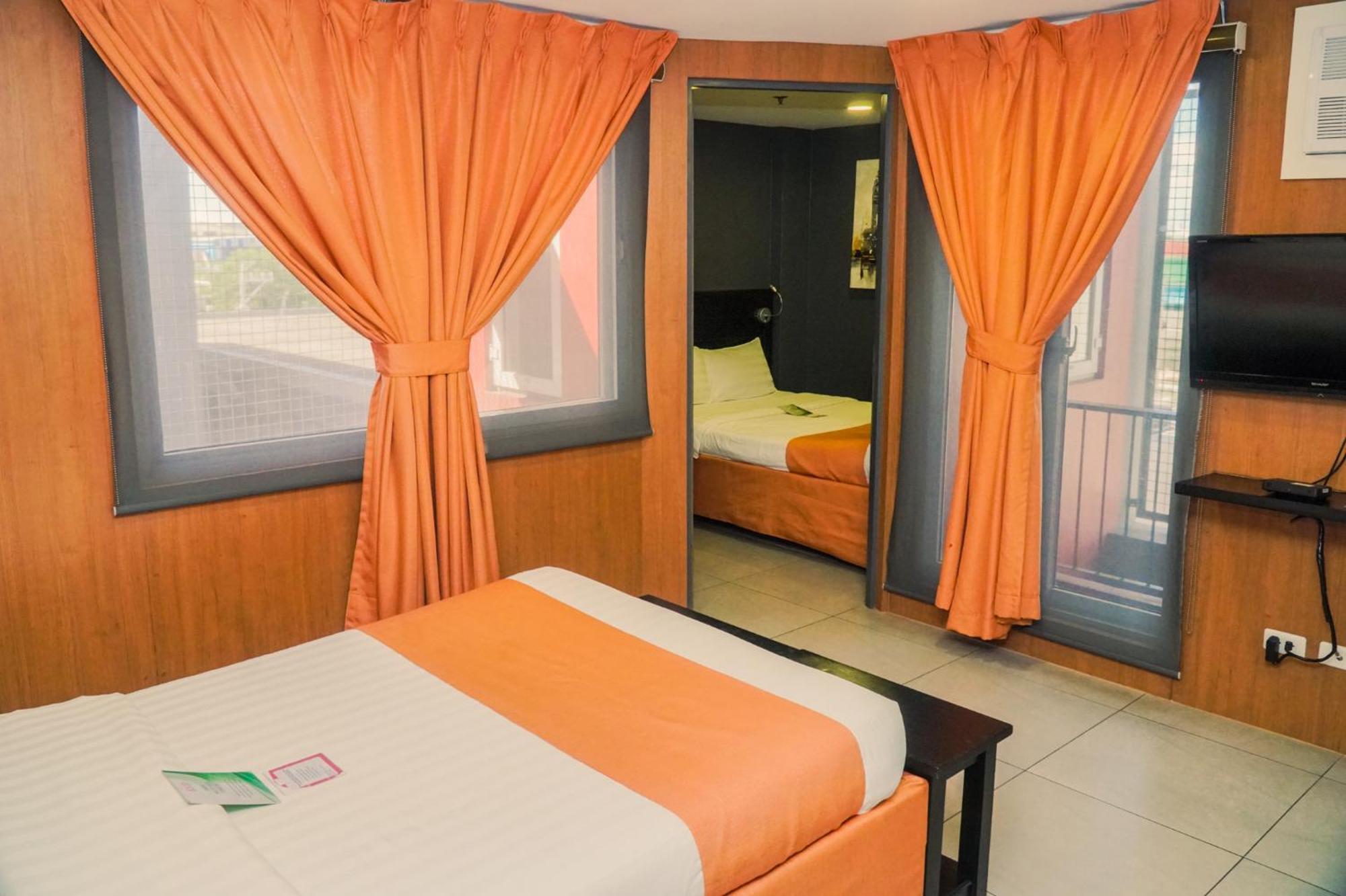 Jade Hotel And Suites Makati City Exterior photo