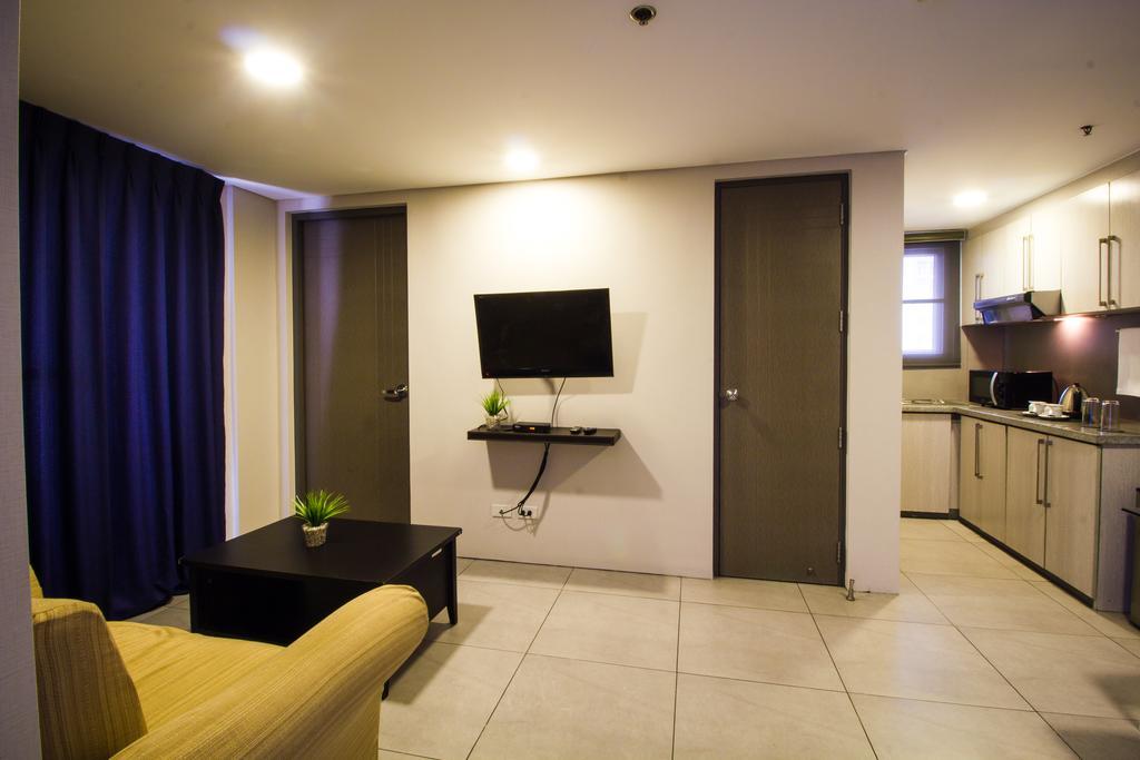 Jade Hotel And Suites Makati City Exterior photo