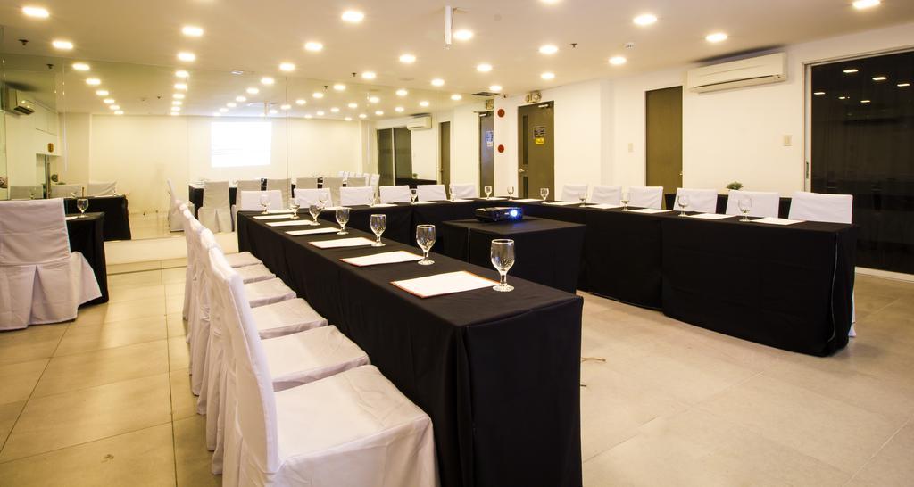 Jade Hotel And Suites Makati City Exterior photo