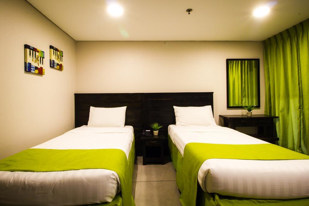 Jade Hotel And Suites Makati City Exterior photo