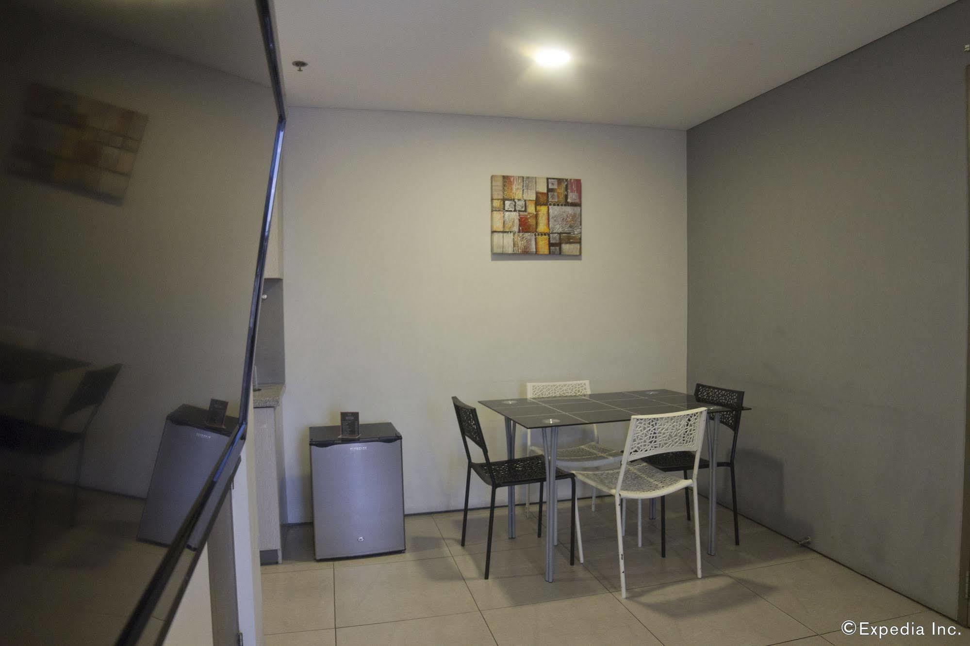 Jade Hotel And Suites Makati City Exterior photo
